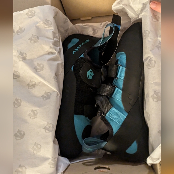 evolv Kira Climbing Shoes - Picture 3 of 3